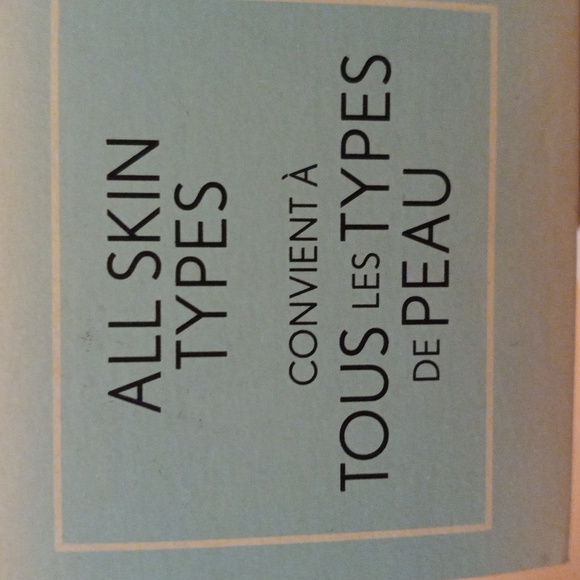 Mosturizer and primer in one featuring cactus water with hyaluronic acid - Picture 9 of 12